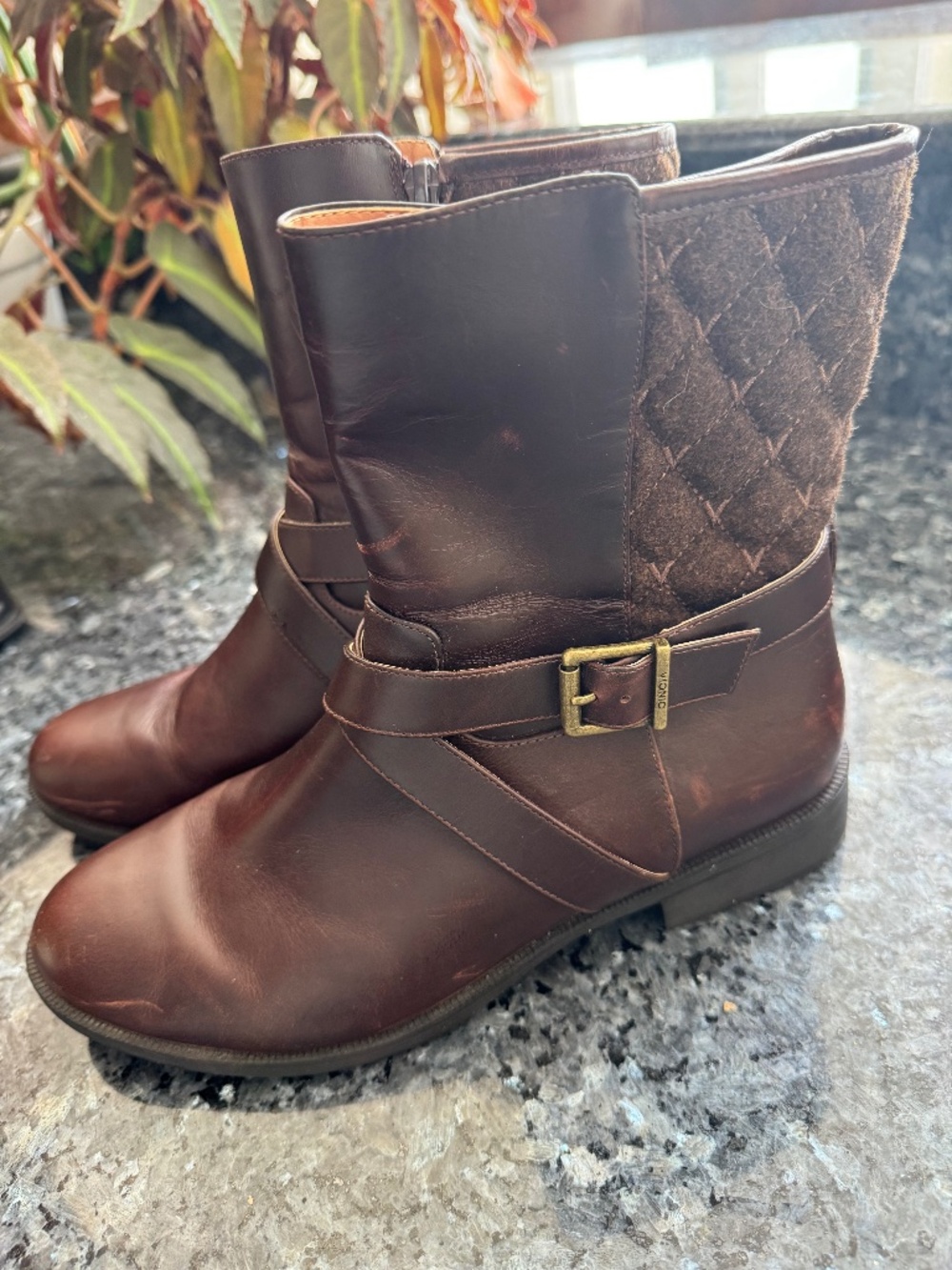 Vionic Thea Biker Boots Womens Size 8  Brown Leather Quilted Mid Calf Lined Used